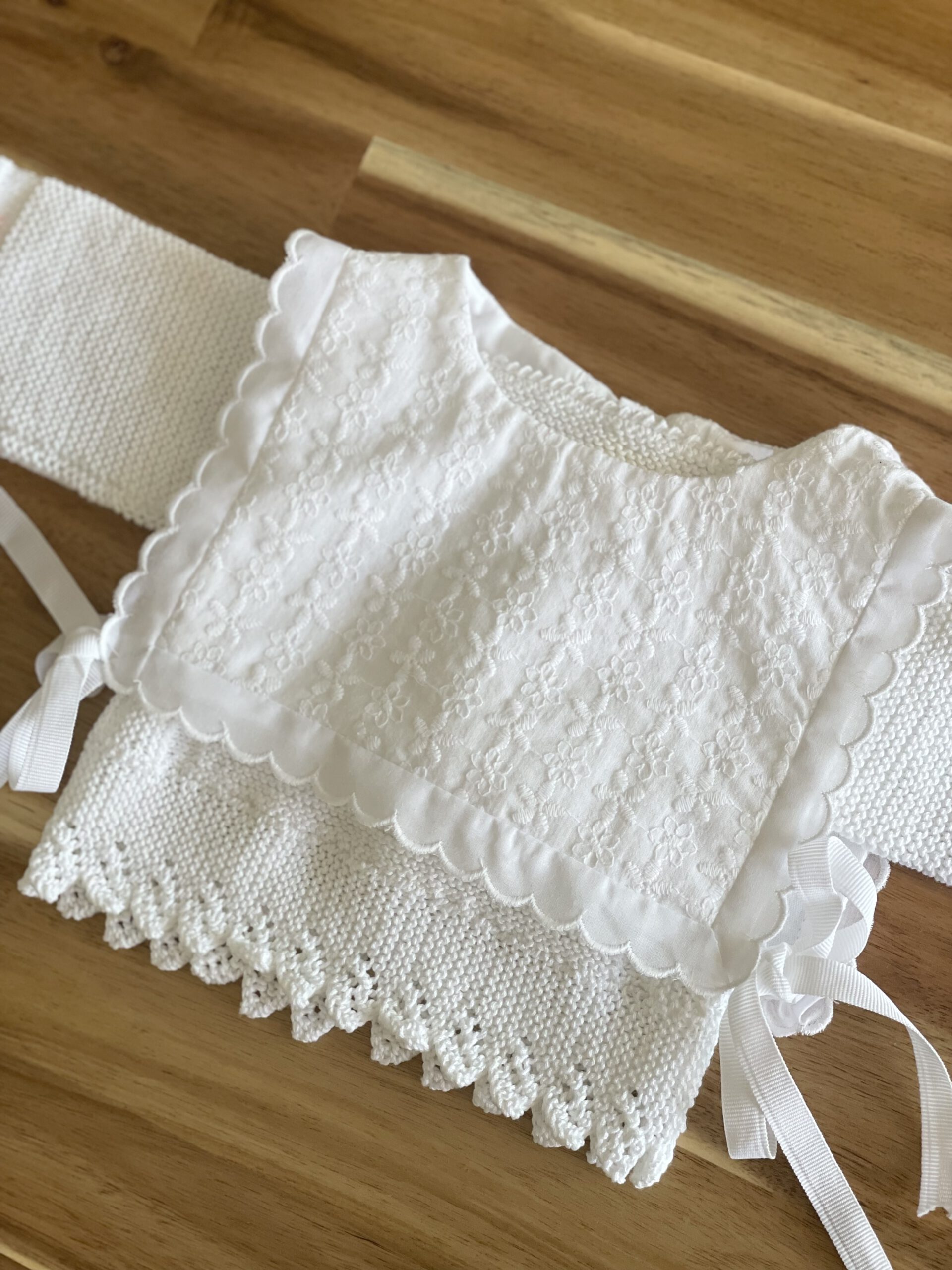 BABEROLA BORDADA Benie Kids